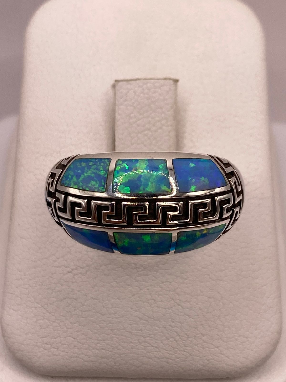 ANILLO GRECA DE PLATA LEY 950 CON ÓPALO DE FUEGO AZUL CIELO