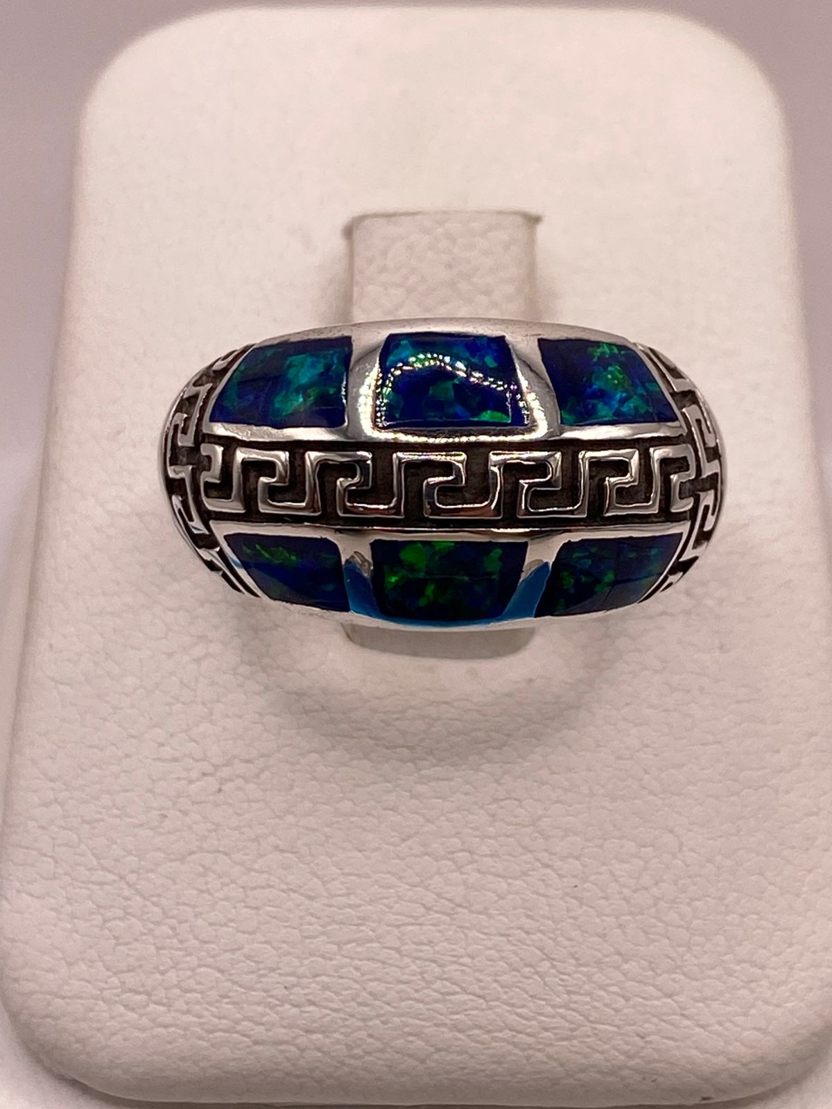 ANILLO GRECA DE PLATA LEY 950 CON ÓPALO DE FUEGO AZUL MARINO