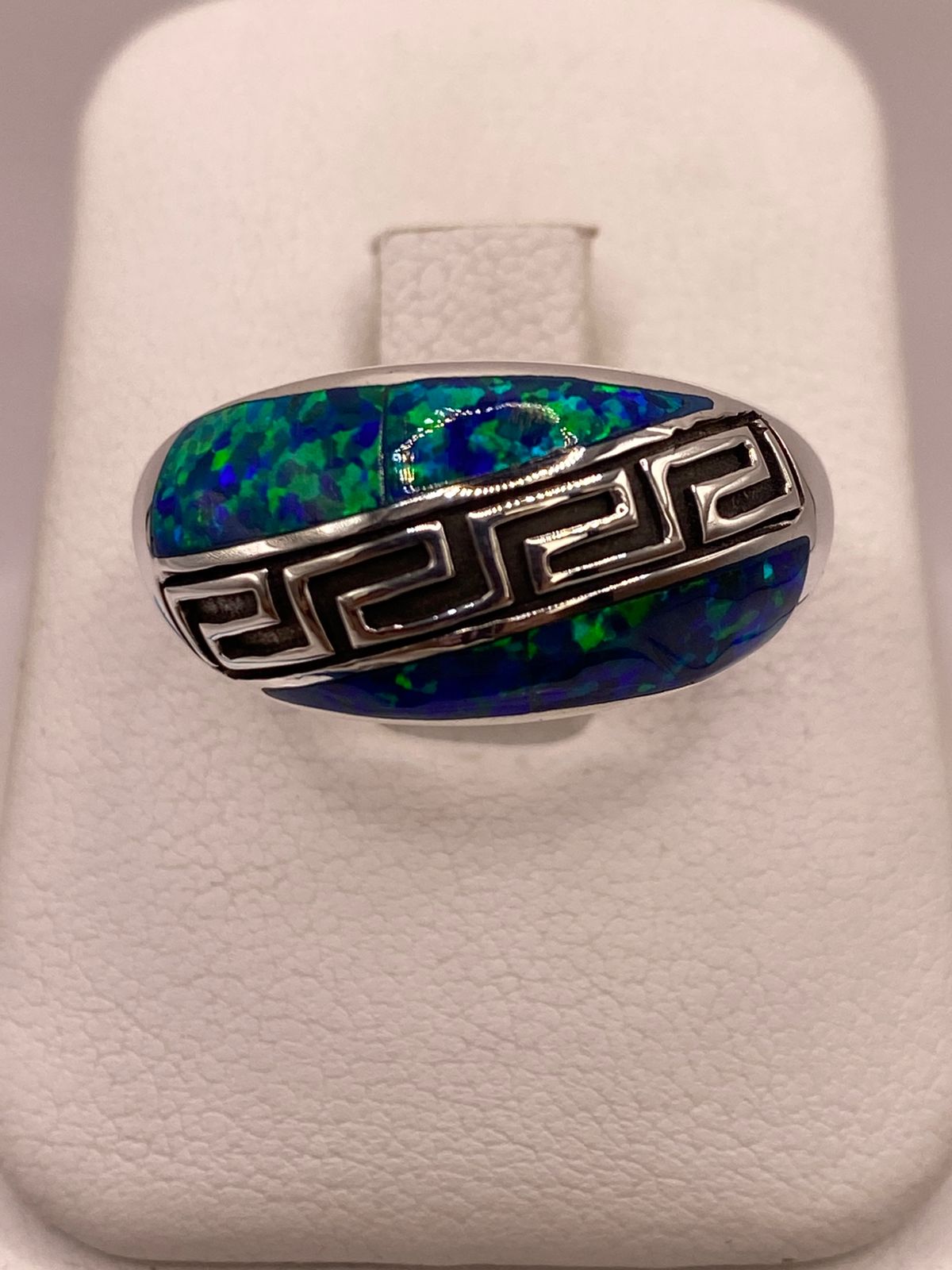 ANILLO GRECA DE PLATA LEY 950 CON ÓPALO DE FUEGO AZUL MARINO