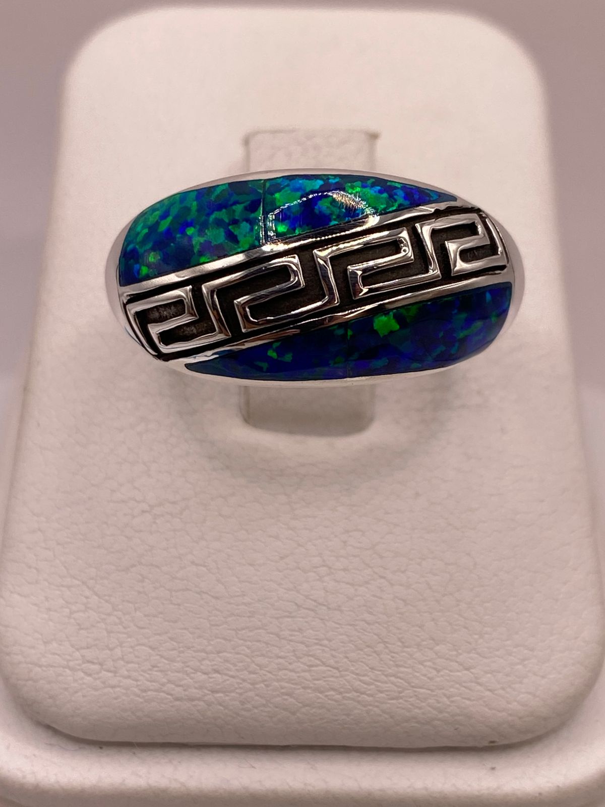 ANILLO GRECA DE PLATA LEY 950 CON ÓPALO DE FUEGO AZUL MARINO