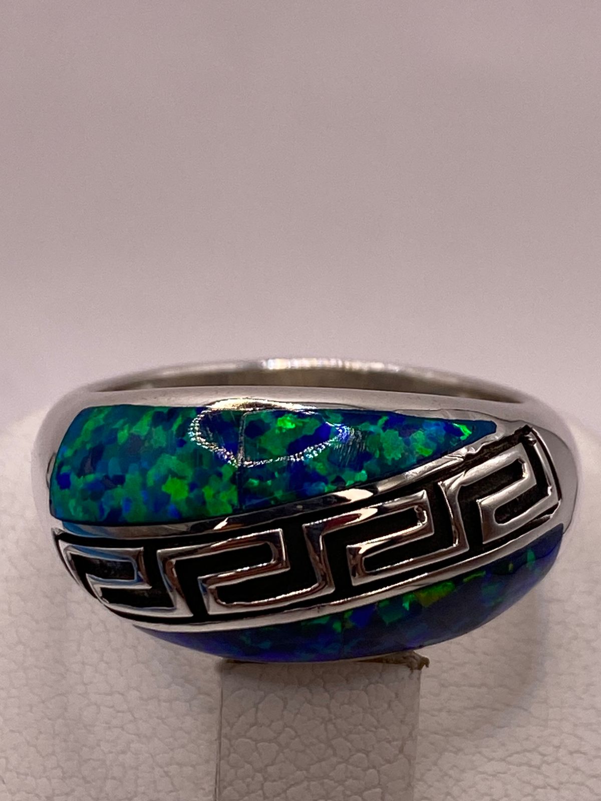 ANILLO GRECA DE PLATA LEY 950 CON ÓPALO DE FUEGO AZUL MARINO
