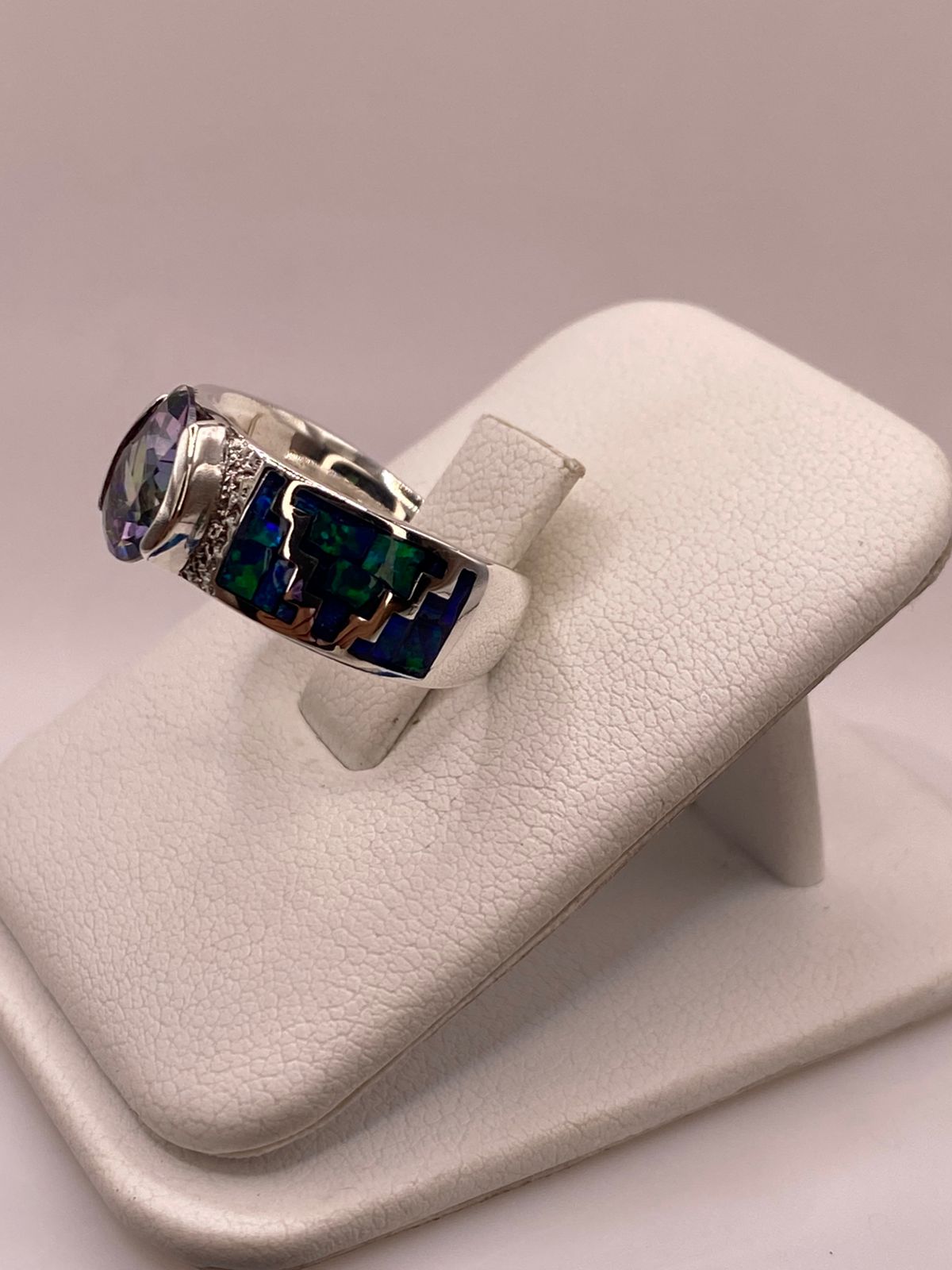 ANILLO GRECA DE PLATA LEY 950 CON ÓPALO DE FUEGO Y ZIRCONIA