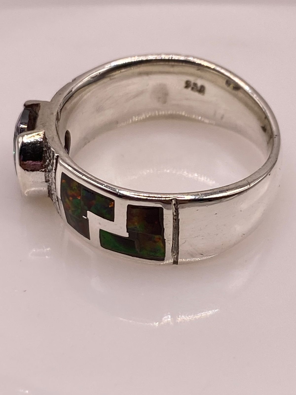 ANILLO GRECA DE PLATA LEY 950 CON ÓPALO DE FUEGO Y ZIRCONIA