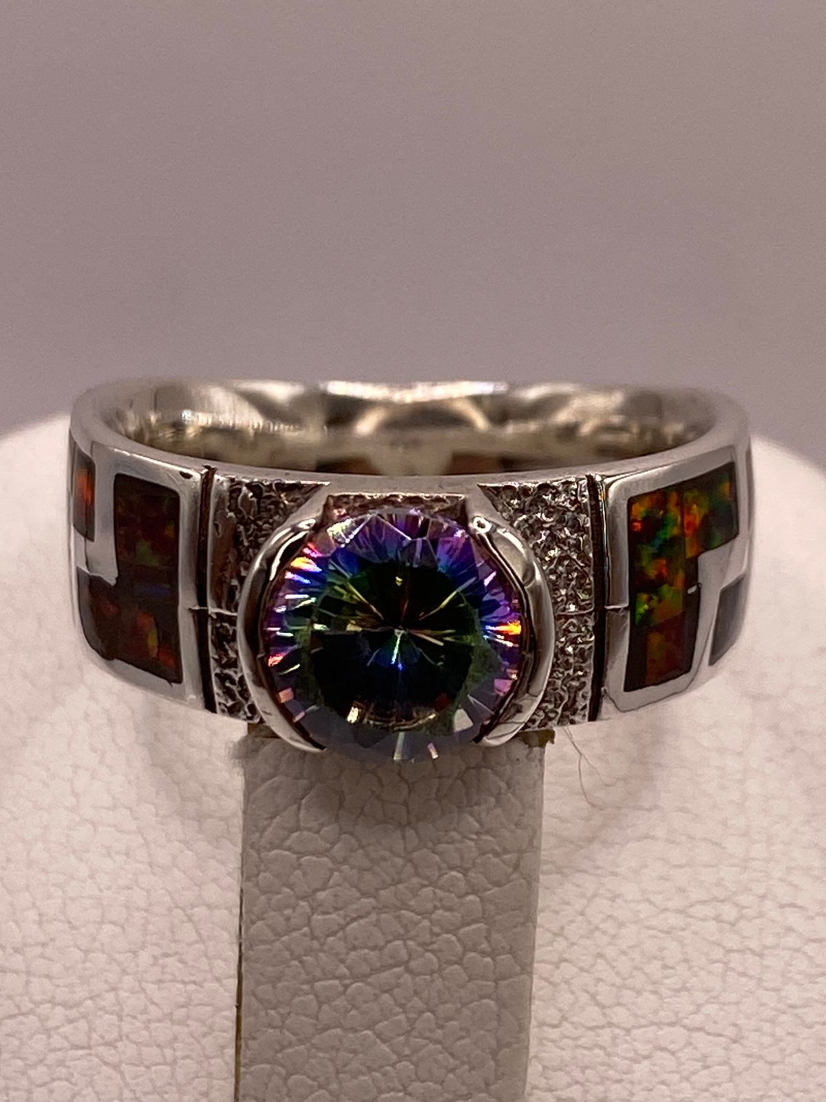 ANILLO GRECA DE PLATA LEY 950 CON ÓPALO DE FUEGO Y ZIRCONIA