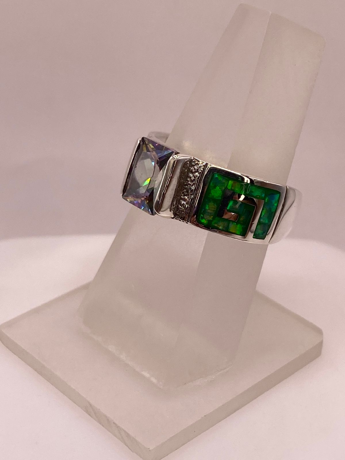 ANILLO GRECA DE PLATA LEY 950 CON ÓPALO DE FUEGO Y ZIRCONIA