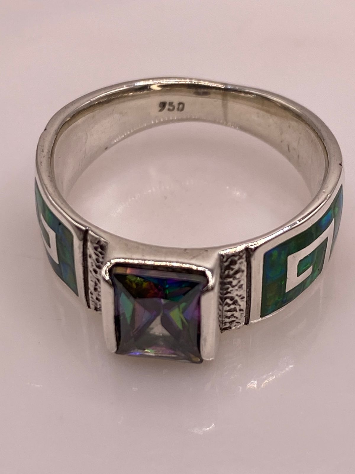 ANILLO GRECA DE PLATA LEY 950 CON ÓPALO DE FUEGO Y ZIRCONIA