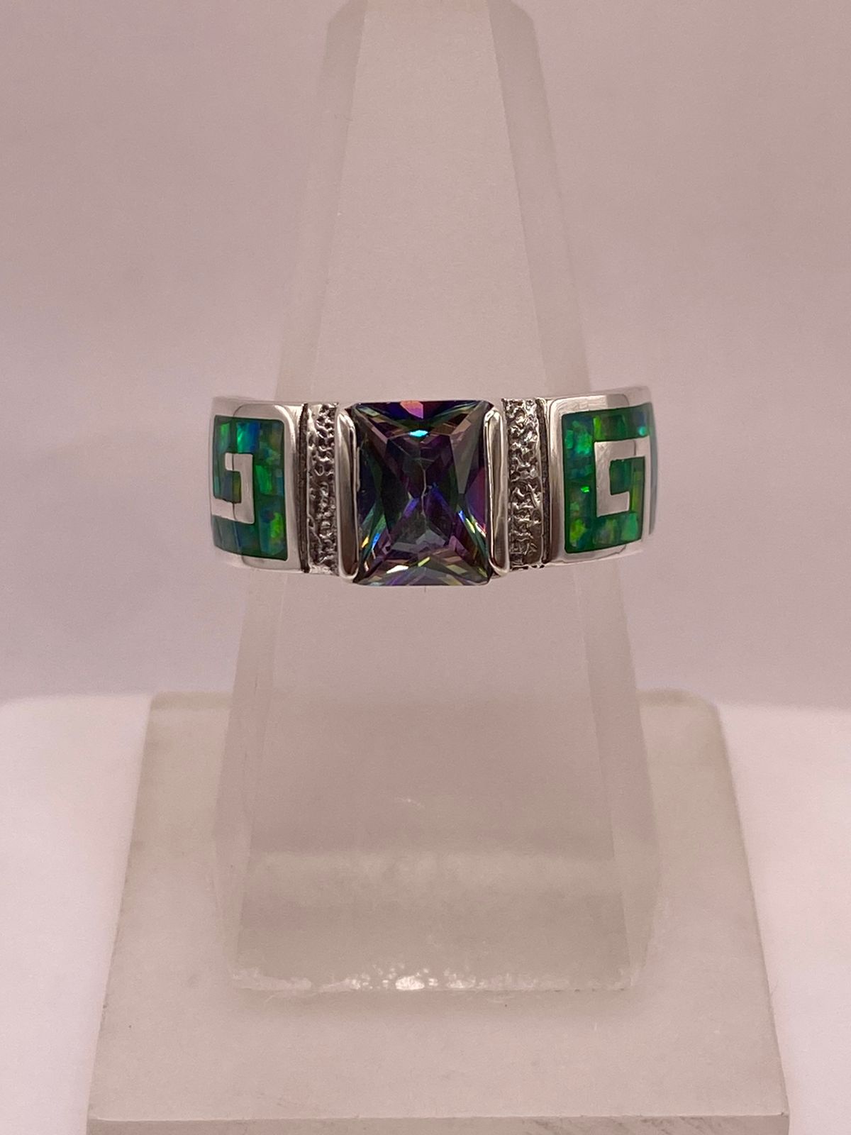 ANILLO GRECA DE PLATA LEY 950 CON ÓPALO DE FUEGO Y ZIRCONIA