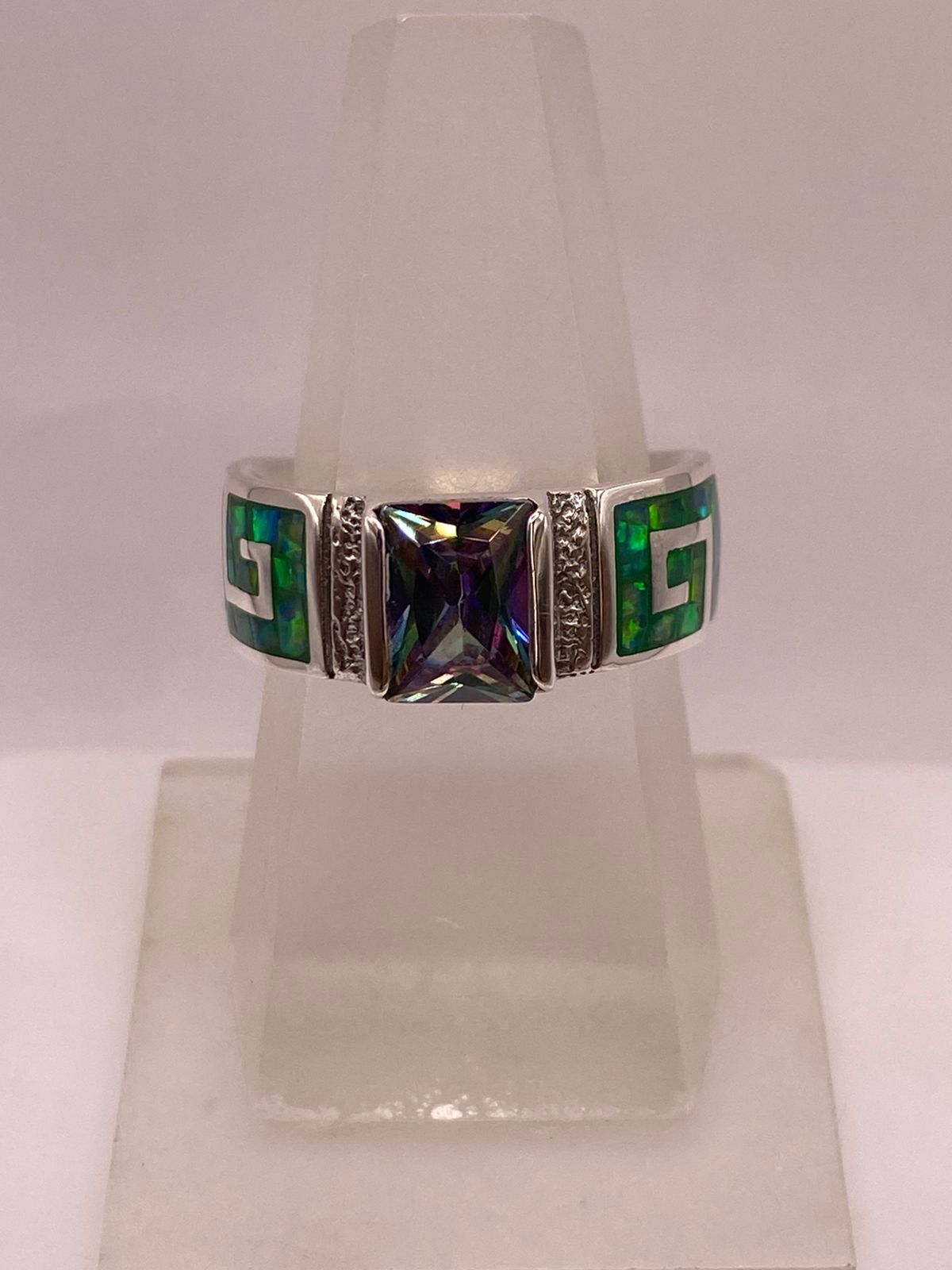 ANILLO GRECA DE PLATA LEY 950 CON ÓPALO DE FUEGO Y ZIRCONIA