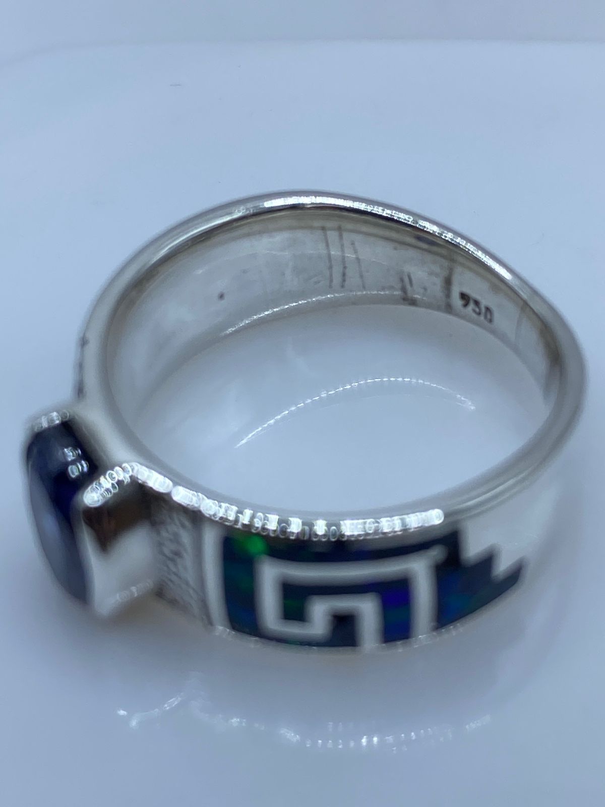 ANILLO GRECA DE PLATA .950 CON ÓPALO DE FUEGO Y ZIRCONIA AZUL