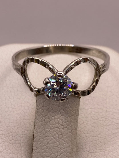 Anillo Infinito con Zirconia Brillante en Plata Ley 926, sello de autenticidad Plata Ley .925
