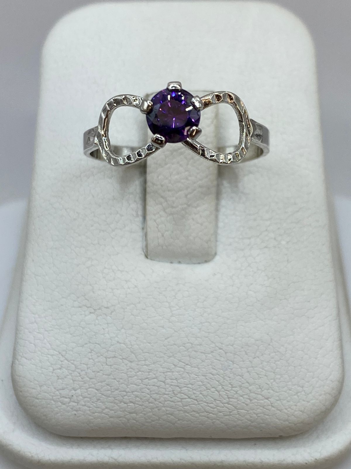 Anillo Infinito con Zirconia Morada en Plata 925