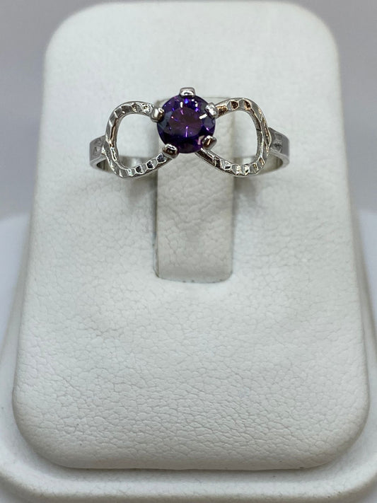 Anillo Infinito con Zirconia Morada en Plata 925