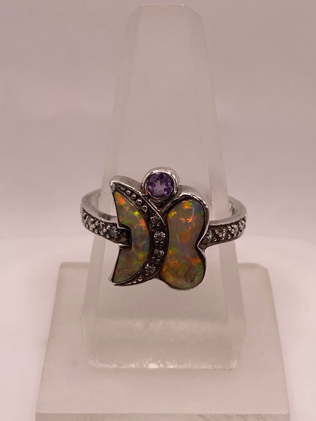 ANILLO MARIPOSA DE PLATA LEY 925 CON ÓPALO DE FUEGO, ZIRCONIAS Y DETALLE VIOLETA