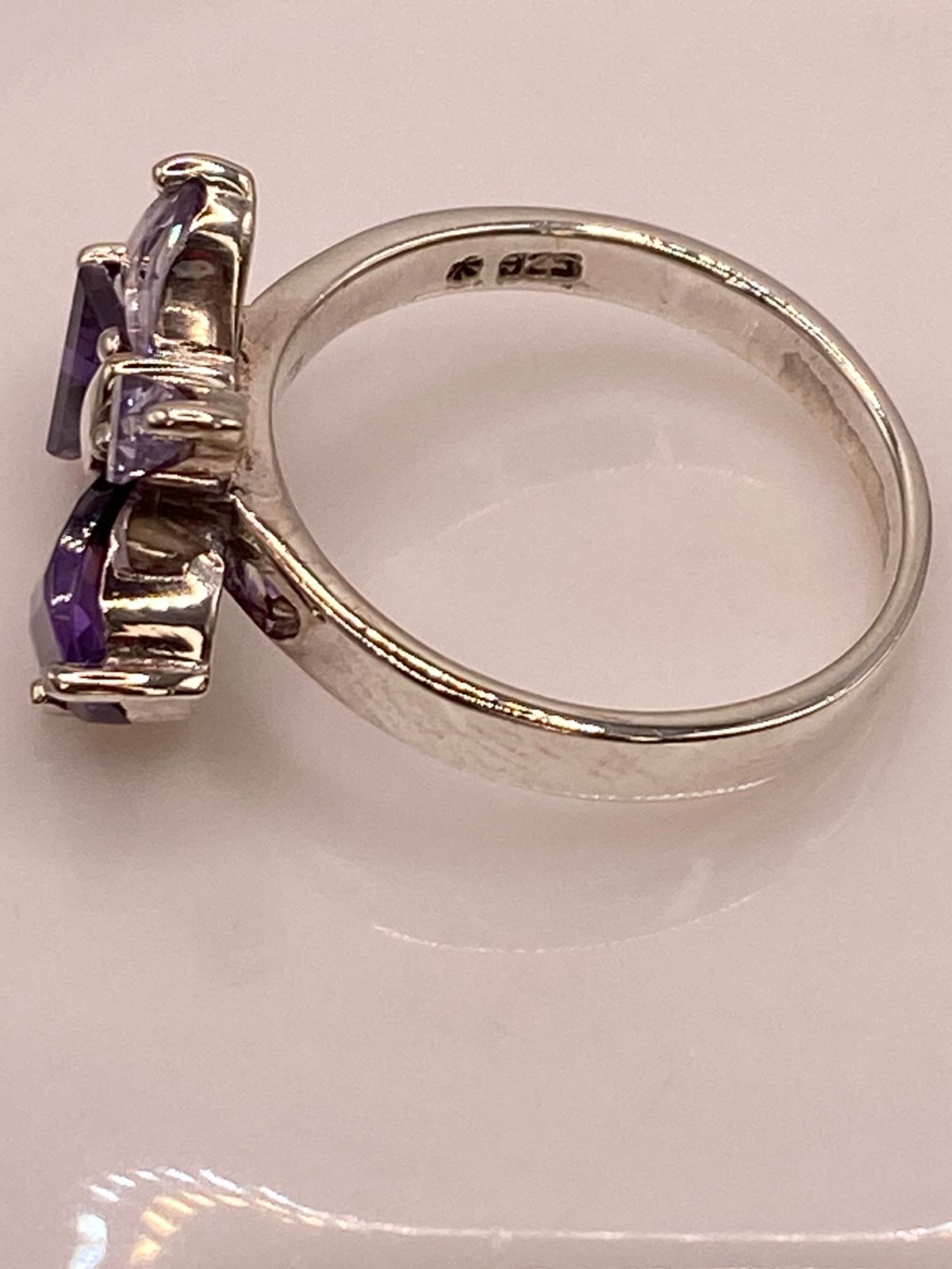 Anillo Mariposa con Zirconias Moradas en Plata Ley 925