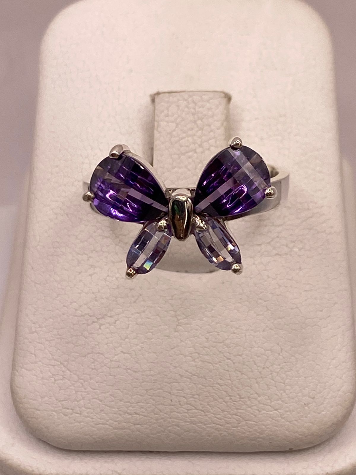 Anillo Mariposa con Zirconias Moradas en Plata Ley 925