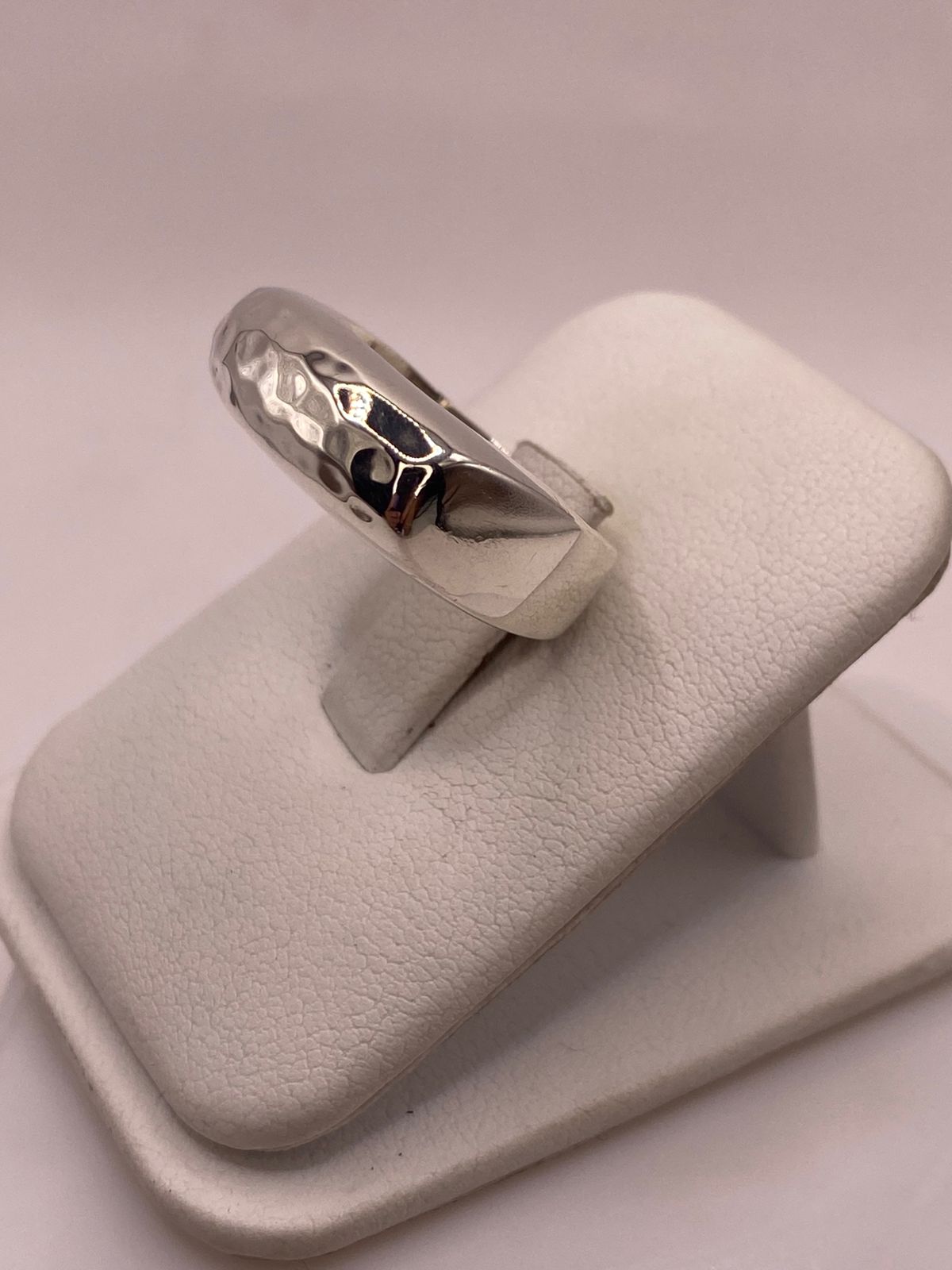 ANILLO MARTILLADO DE PLATA LEY 925