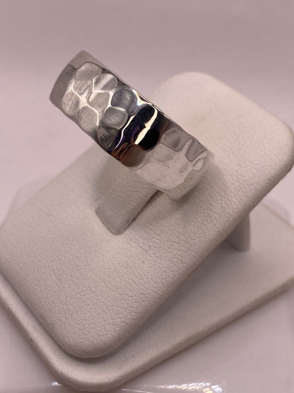 Anillo Martillado de Plata Ley 925 Diseño Minimalista, vista frontal