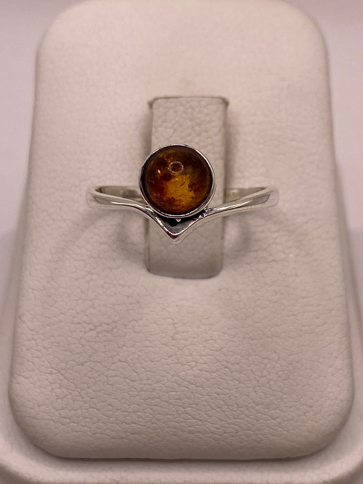 Anillo Minimalista con Ámbar Natural en Plata Ley 925