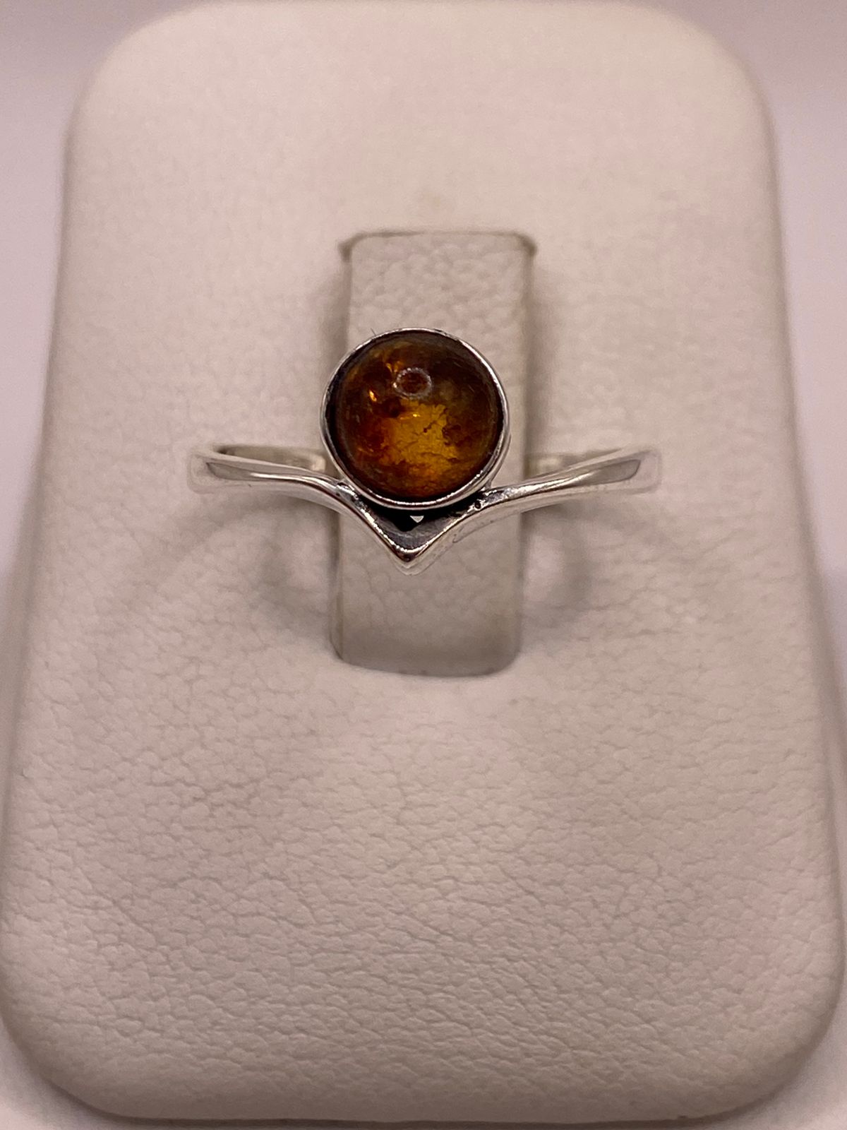 Anillo Minimalista con Ámbar Natural en Plata Ley 925