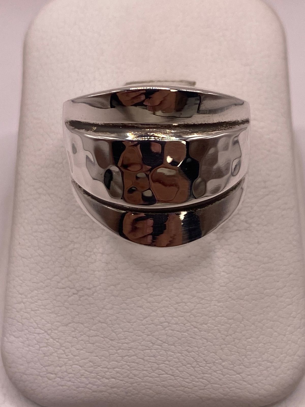 ANILLO MODERNO DE PLATA LEY 925 CON DISEÑO ESCULTÓRICO
