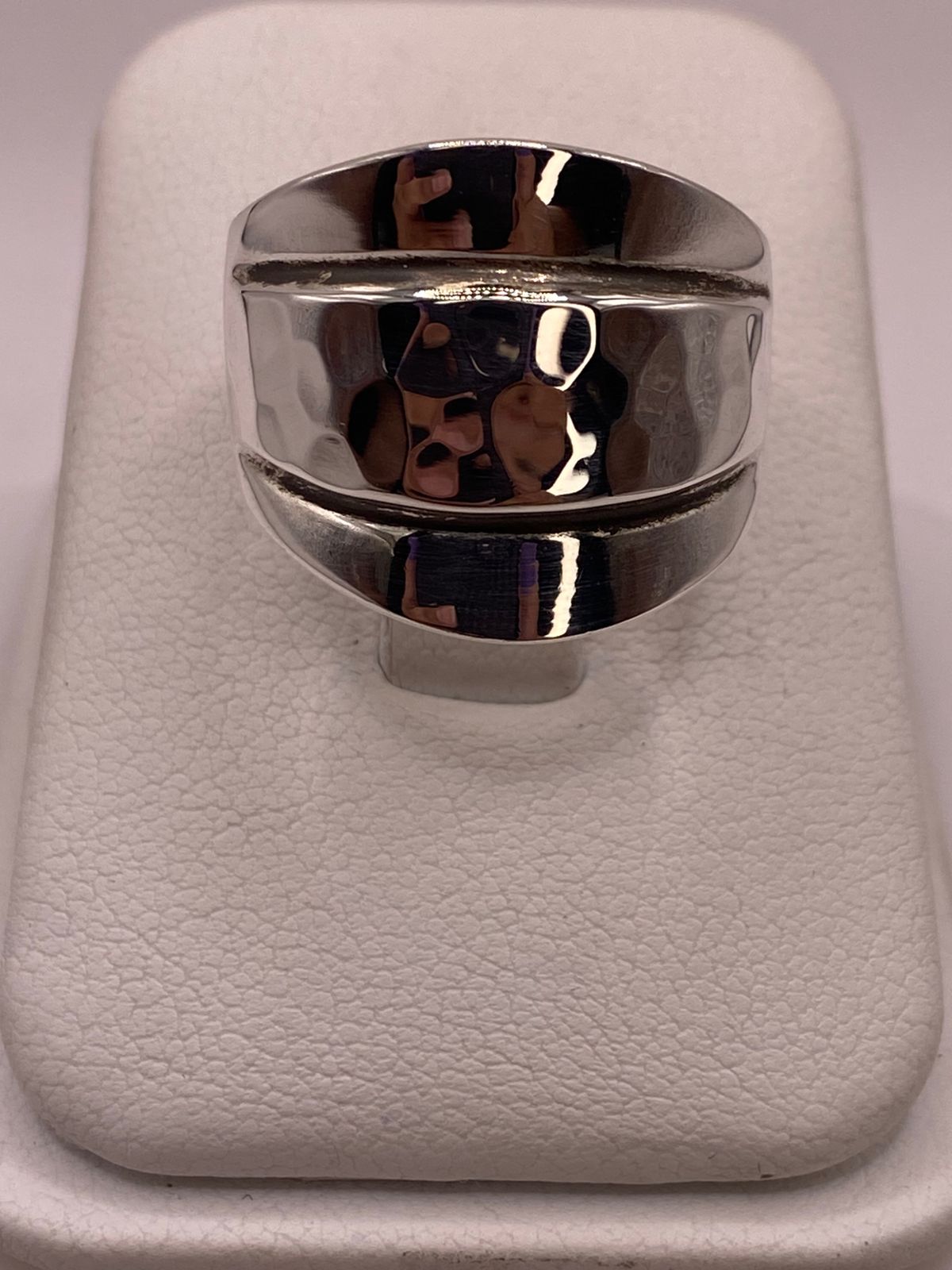 ANILLO MODERNO DE PLATA LEY 925 CON DISEÑO ESCULTÓRICO