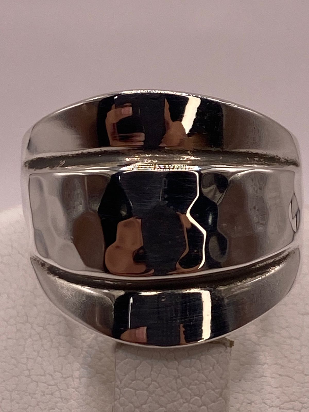ANILLO MODERNO DE PLATA LEY 925 CON DISEÑO ESCULTÓRICO