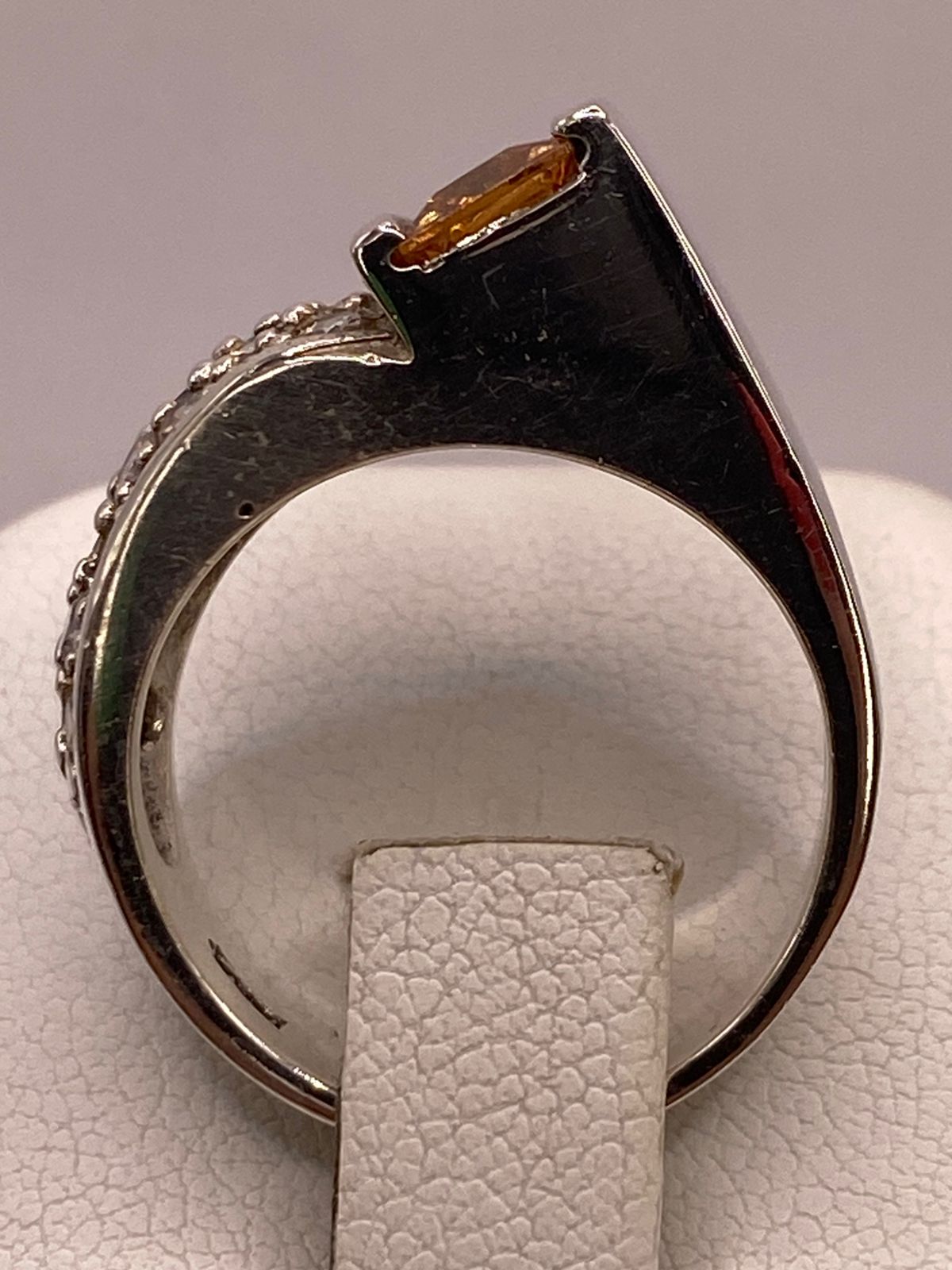 Anillo Moderno con Zirconia Color Champagne en Plata Ley 925