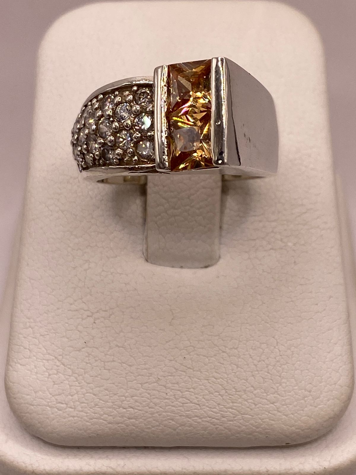 Anillo Moderno con Zirconia Color Champagne en Plata Ley 925