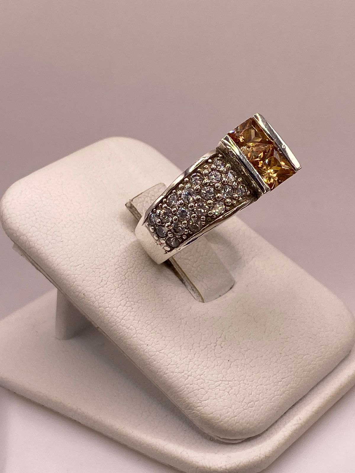 Anillo Moderno con Zirconia Color Champagne en Plata Ley 925