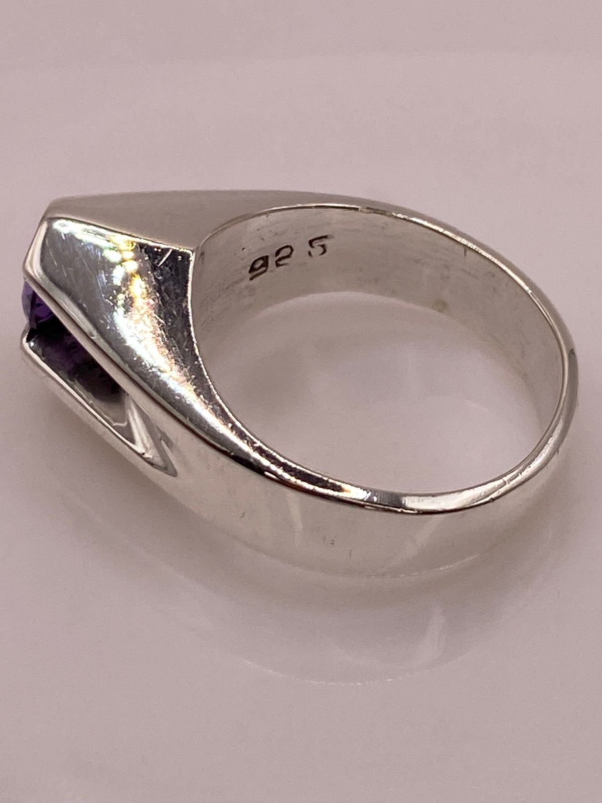 Anillo Moderno con Zirconia Morada en Plata Ley 925