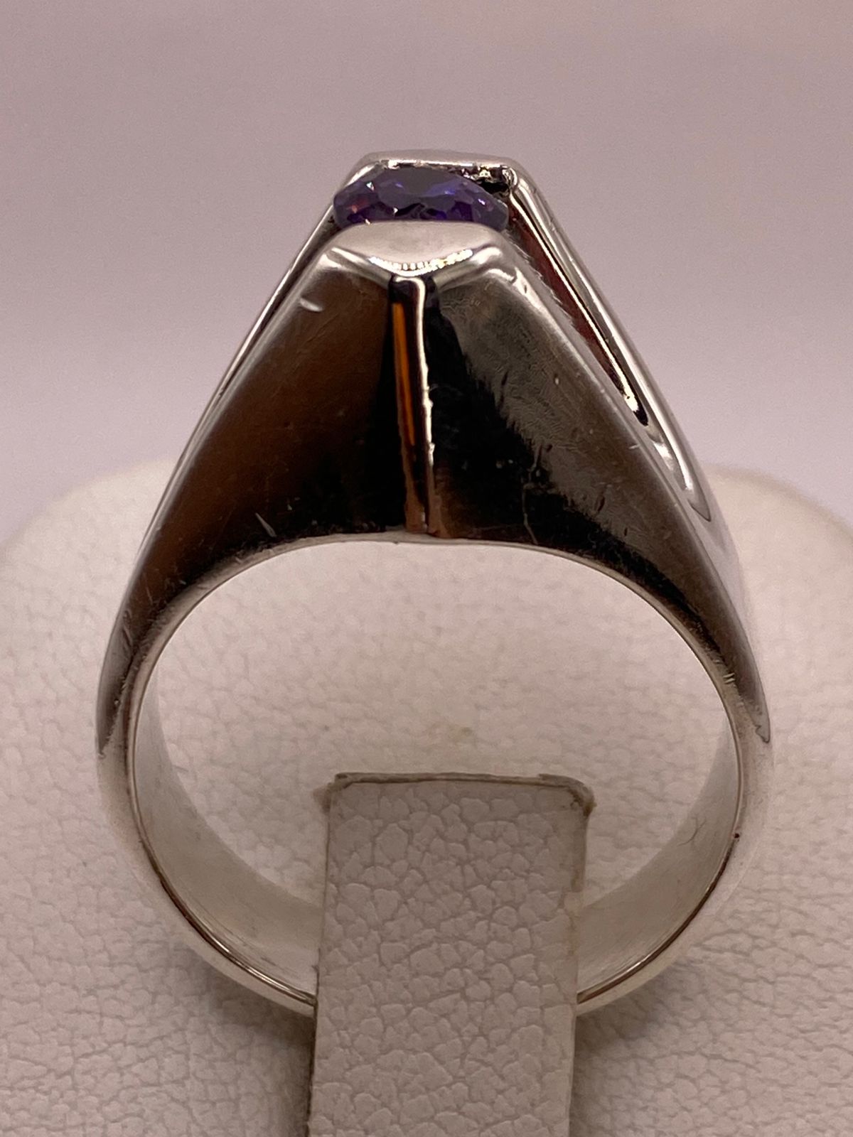 Anillo Moderno con Zirconia Morada en Plata Ley 925