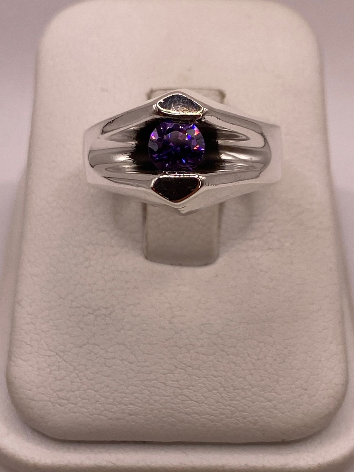 Anillo Moderno con Zirconia Morada en Plata Ley 925