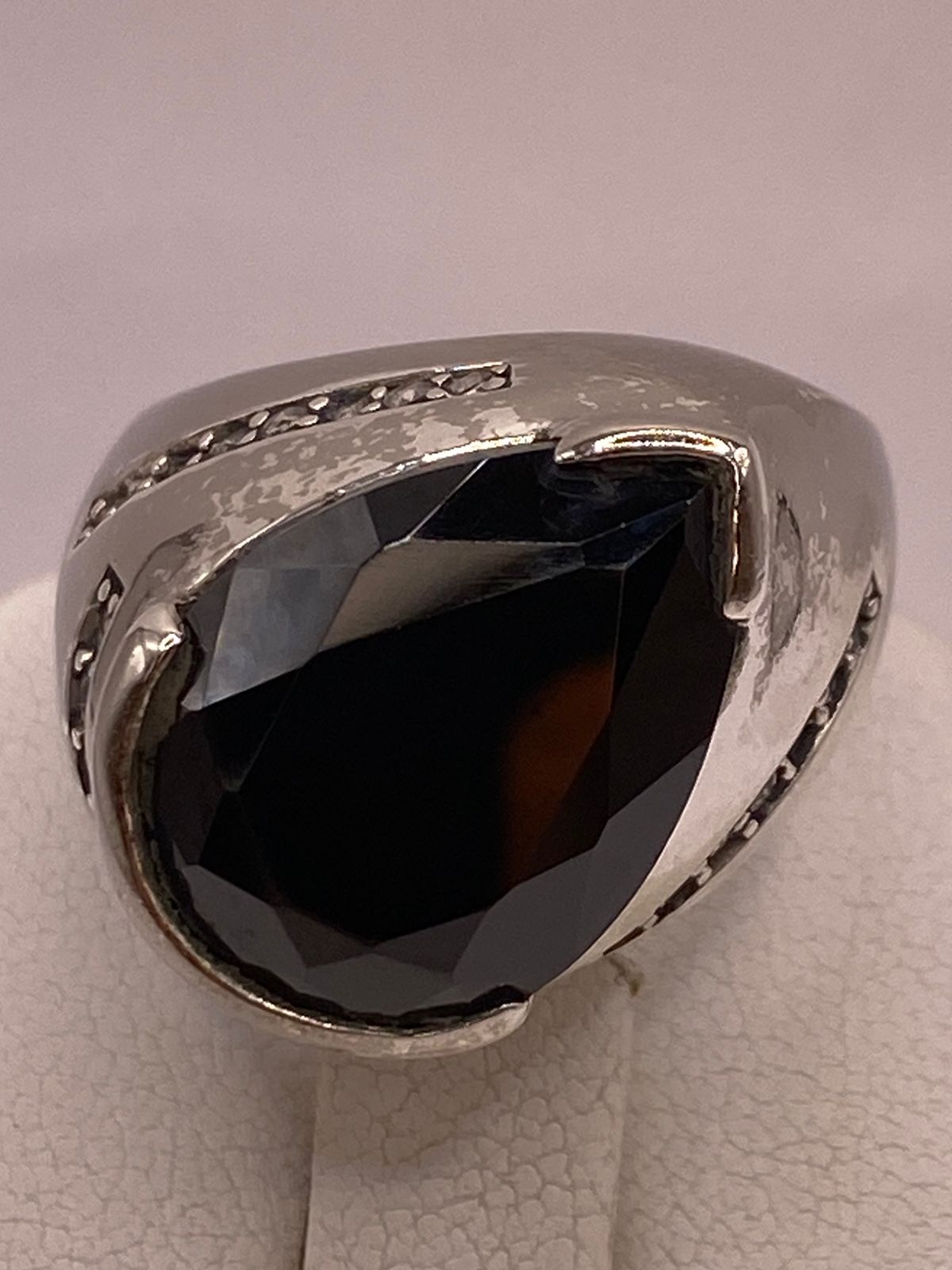 Anillo Moderno con Zirconia Negra en Plata Ley 925