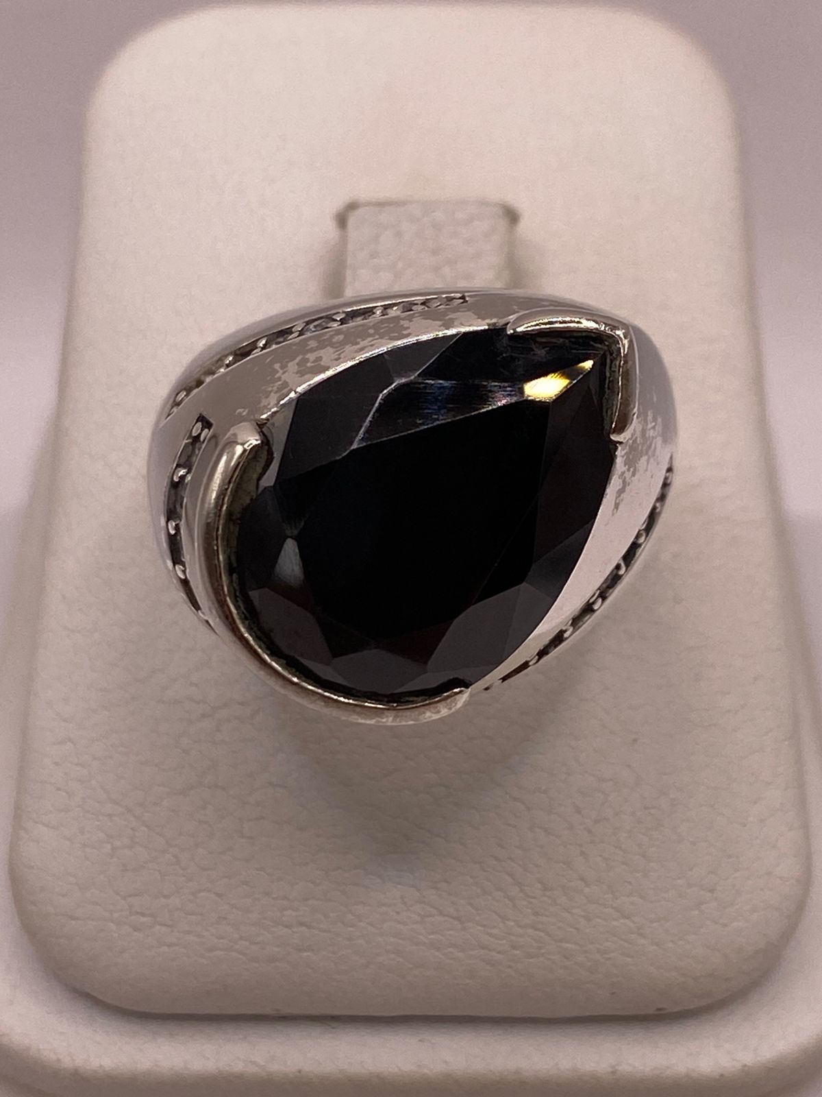 Anillo Moderno con Zirconia Negra en Plata Ley 925