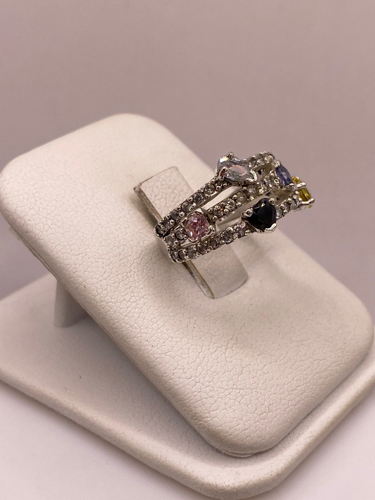 Anillo Multicolor con Zirconias en Plata Ley 925