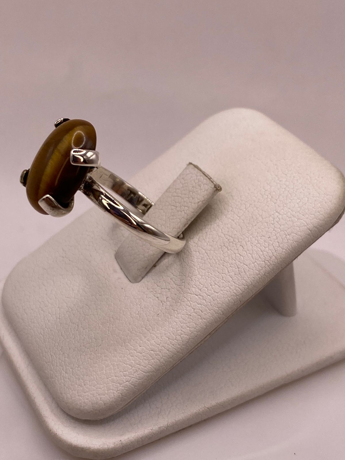 ANILLO CON OJO DE TIGRE DE PLATA LEY 925