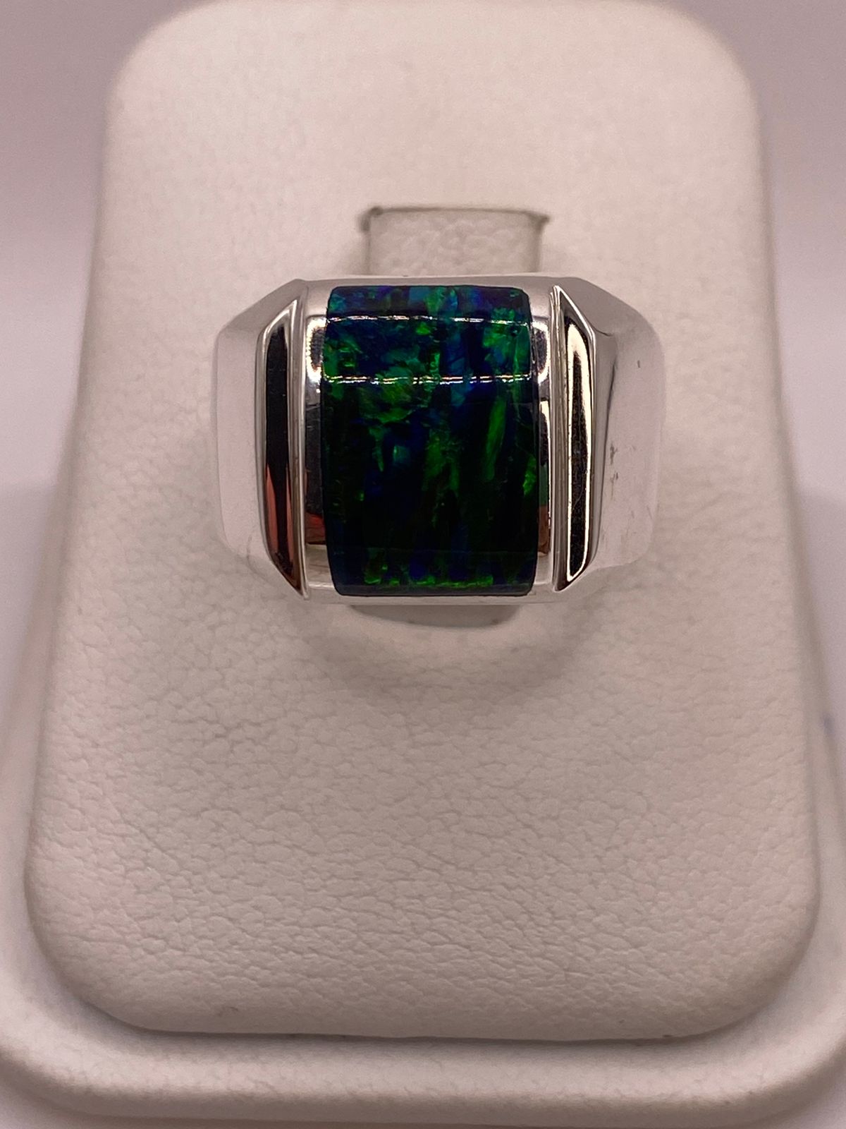 ANILLO CON ÓPALO DE FUEGO AZUL MARINO EN PLATA LEY .950