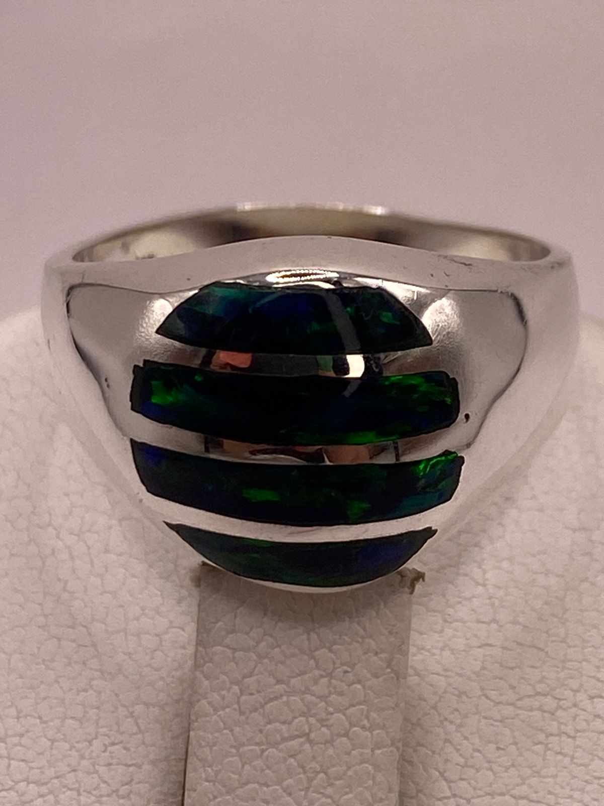 ANILLO CON ÓPALO DE FUEGO AZUL EN PLATA LEY .950