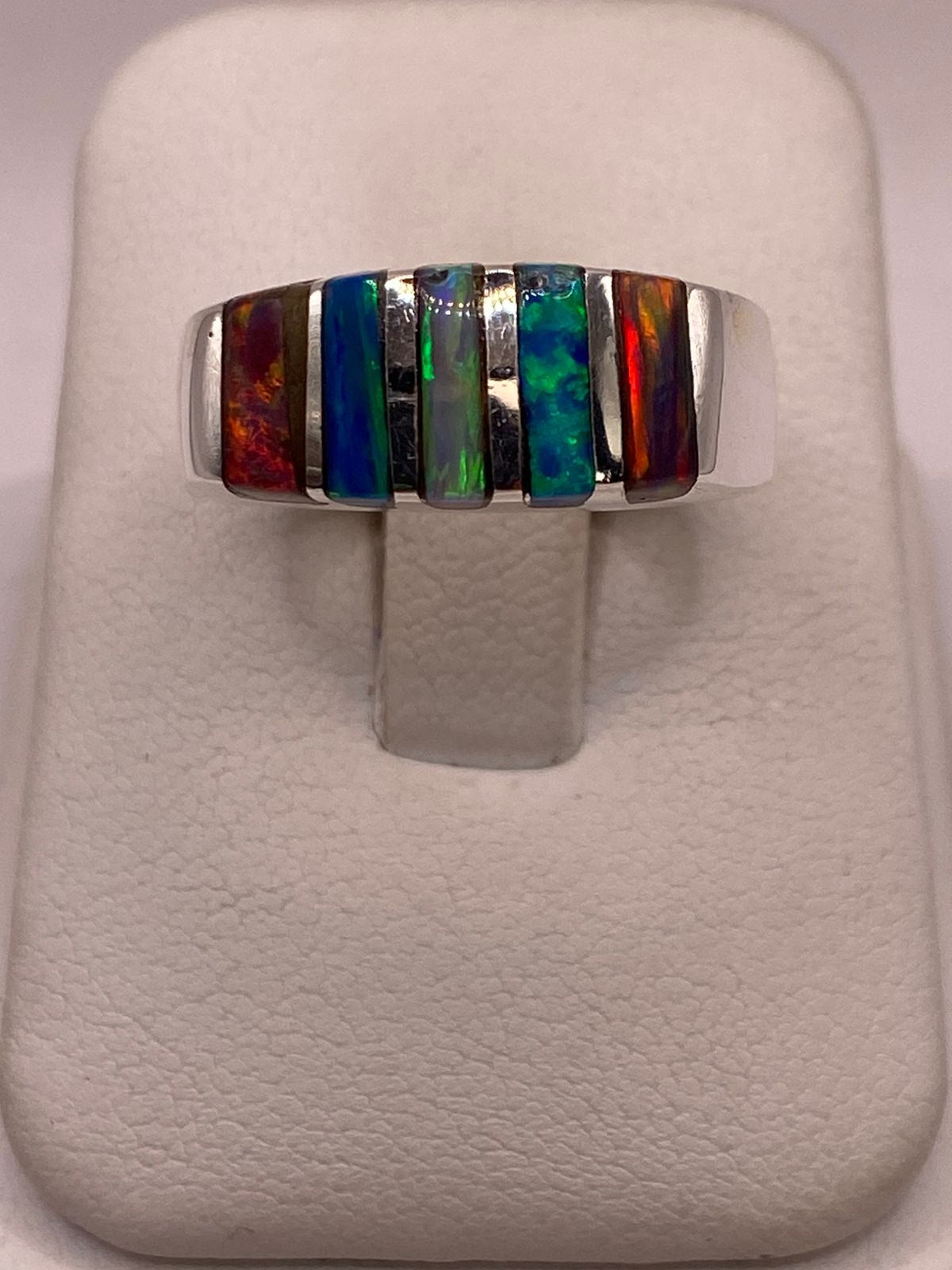 ANILLO DE ÓPALO DE FUEGO MULTICOLOR IRIDISCENTE EN PLATA LEY .925