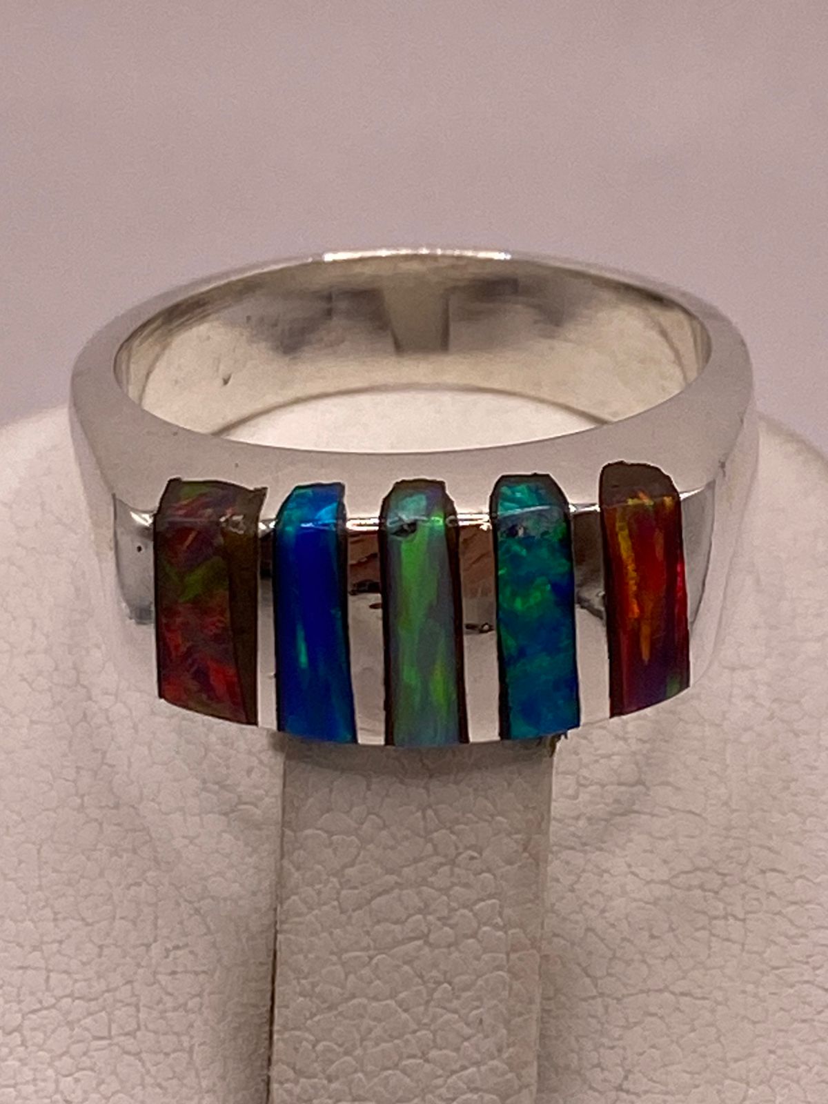 ANILLO DE ÓPALO DE FUEGO MULTICOLOR IRIDISCENTE EN PLATA LEY .925