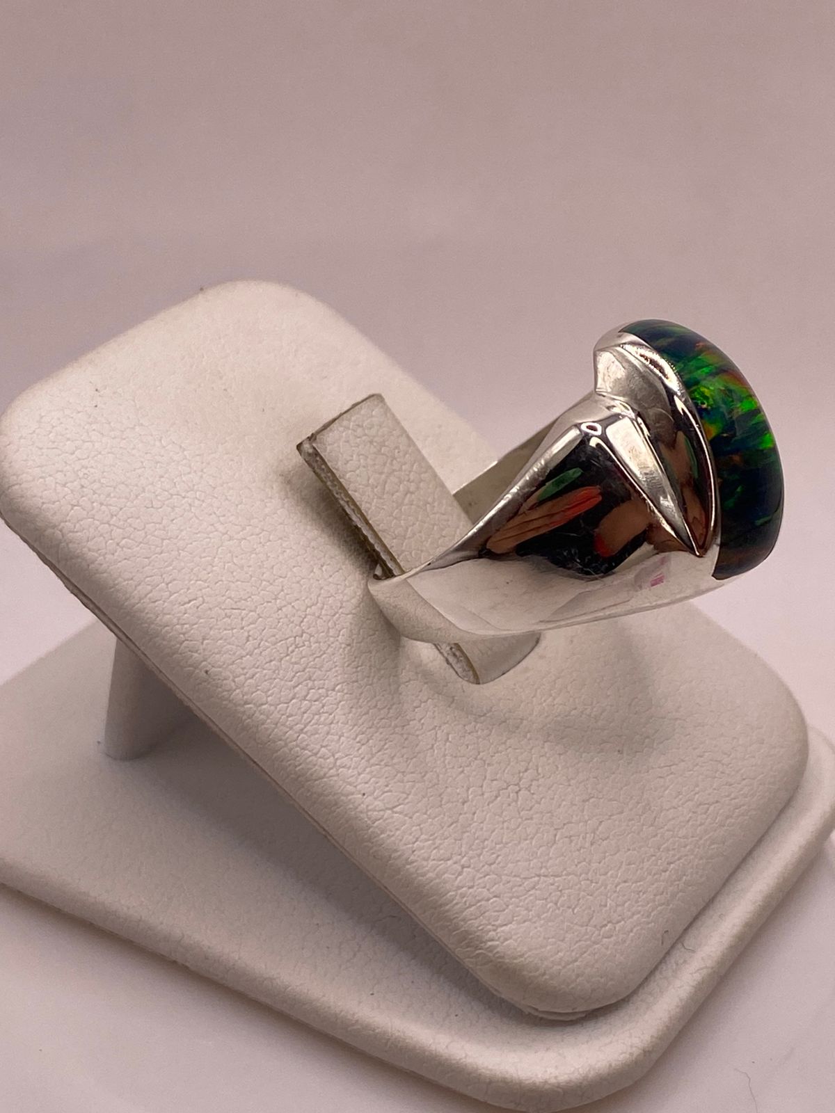 ANILLO DE ÓPALO DE FUEGO MULTICOLOR EN PLATA LEY .925