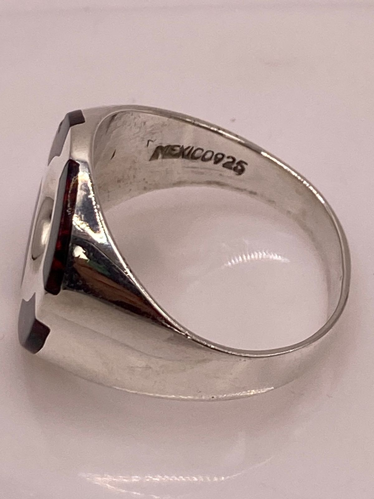 ANILLO DE ÓPALO DE FUEGO ROJO IRIDISCENTE EN PLATA LEY .925