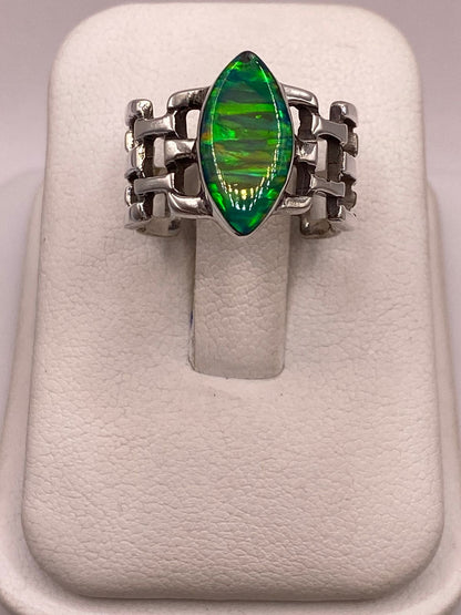Anillo de Ópalo Verde y Azul Tipo Marquesa en Plata Ley 950 — ángulo diagonal