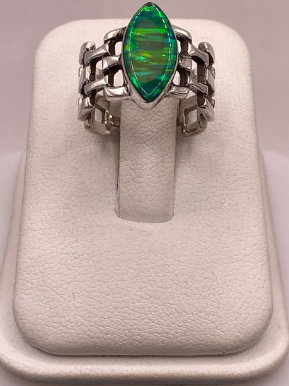 Anillo de Ópalo Verde y Azul Tipo Marquesa en Plata Ley 950, vista lateral