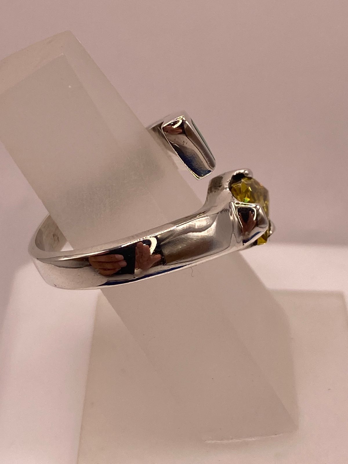 💚 ANILLO DE PLATA .950 CON ÓPALO VERDE Y ZIRCONIA AMARILLA DISEÑO MODERNO