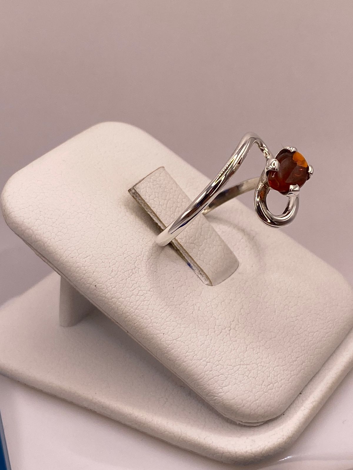 ANILLO DE PLATA LEY 925 CON ÁMBAR NATURAL