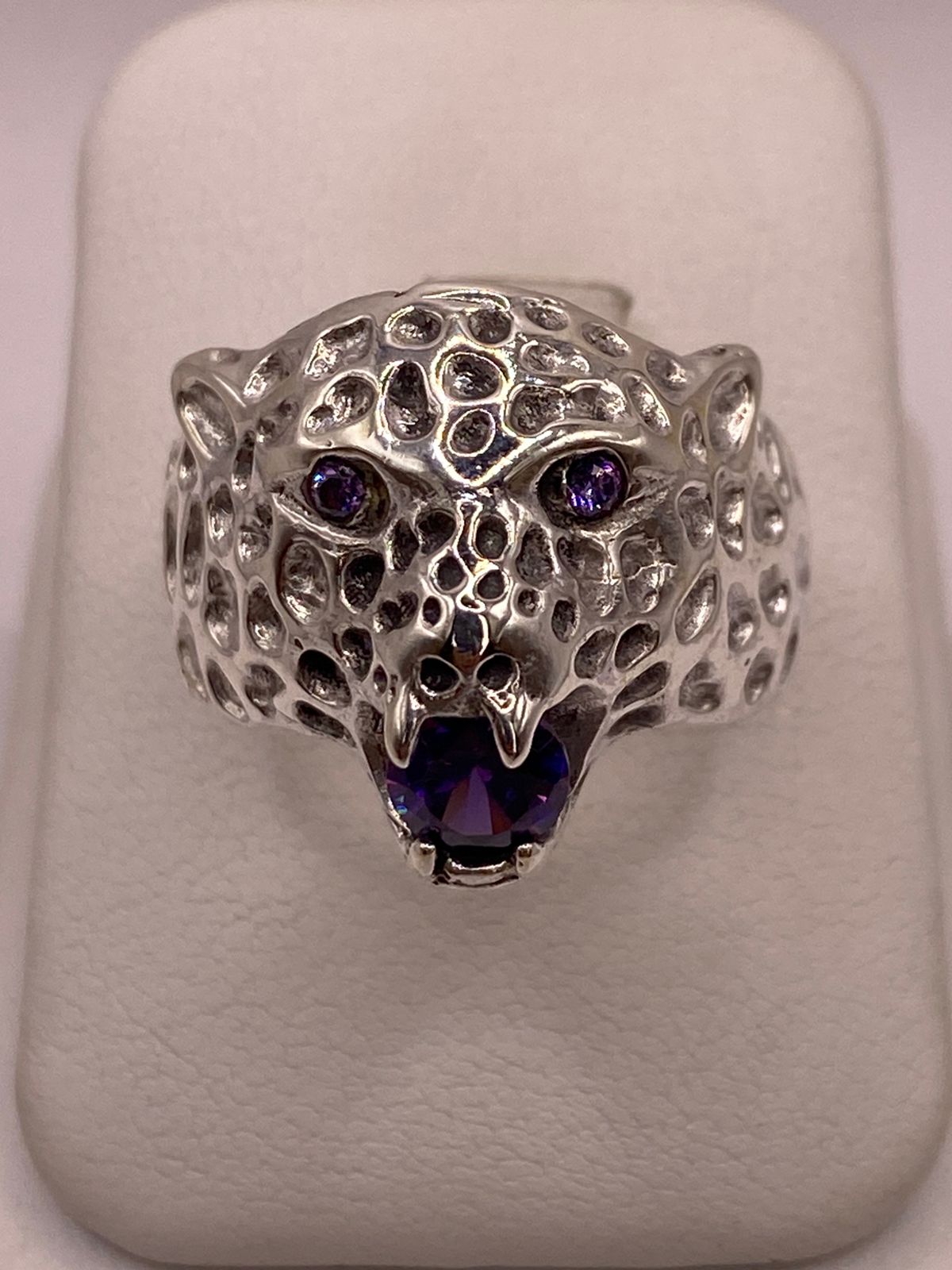 ANILLO DE PLATA LEY 925 DISEÑO JAGUAR CON ZIRCONIAS VIOLETAS