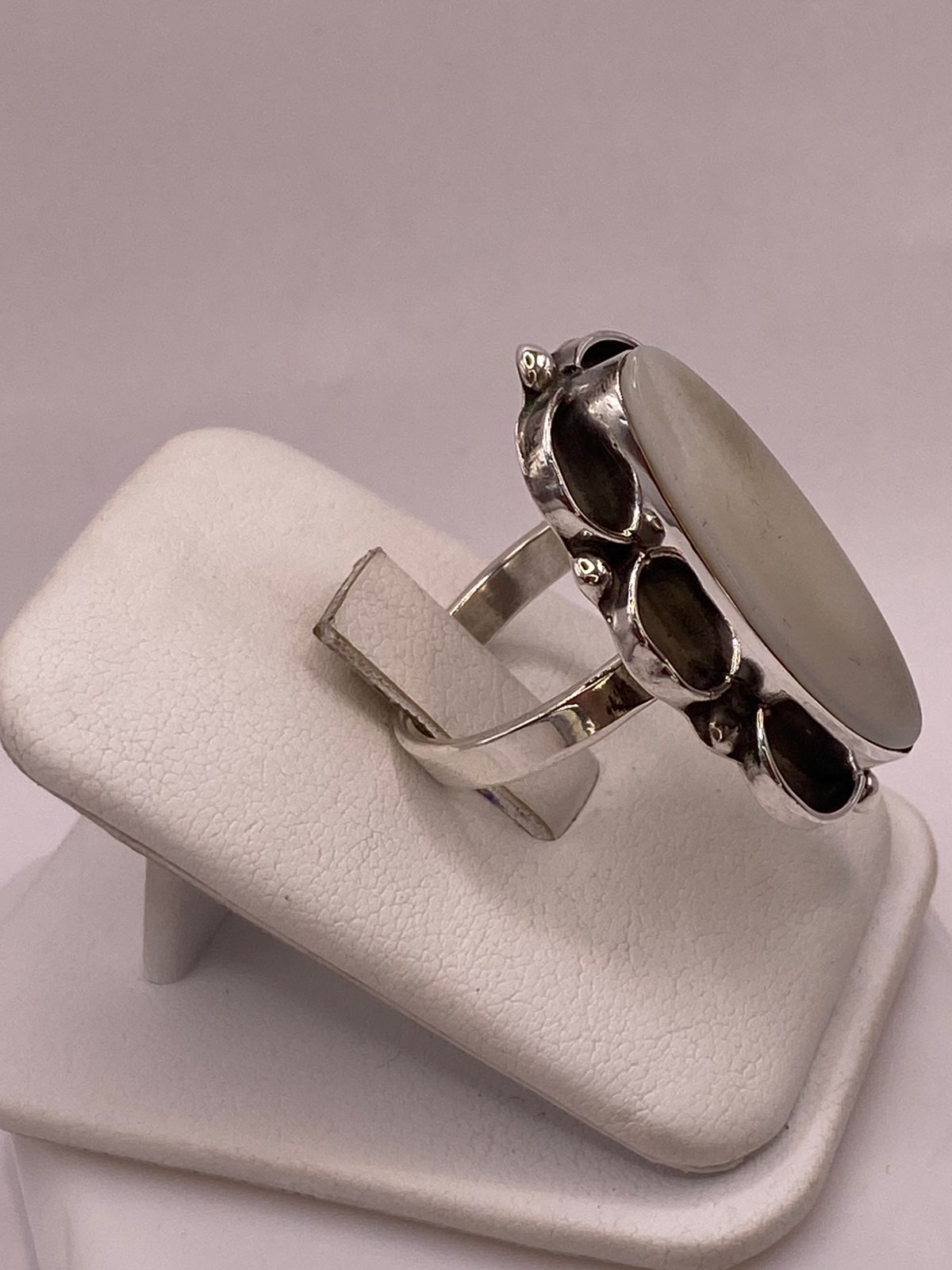 ANILLO DE PLATA LEY 925 CON JADE BLANCO