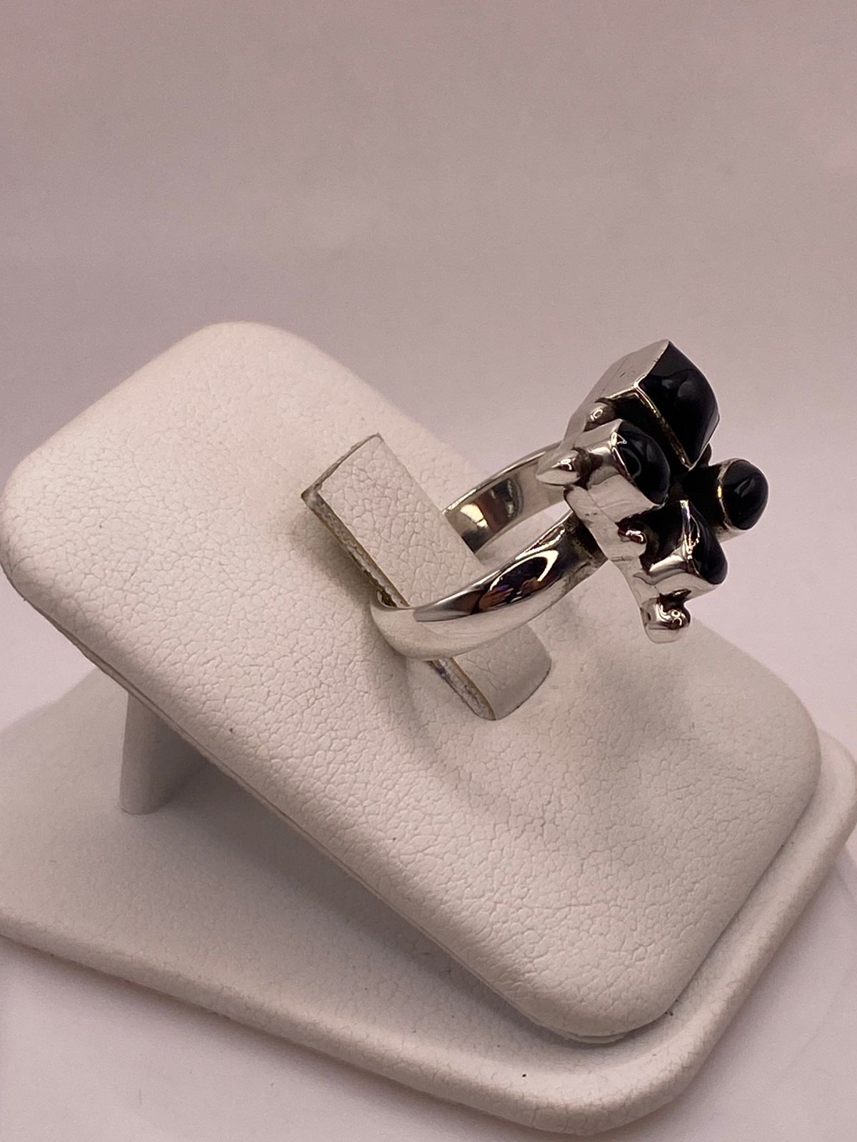ANILLO DE PLATA LEY 925 CON ÓNIX NEGRO