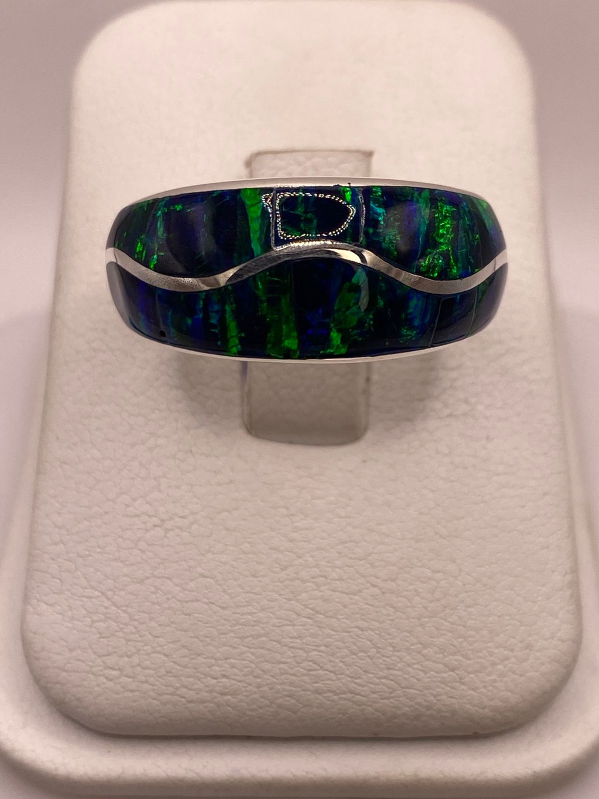 ANILLO DE PLATA LEY 925 CON ÓPALO AZUL Y VERDE DISEÑO ENVOLVENTE